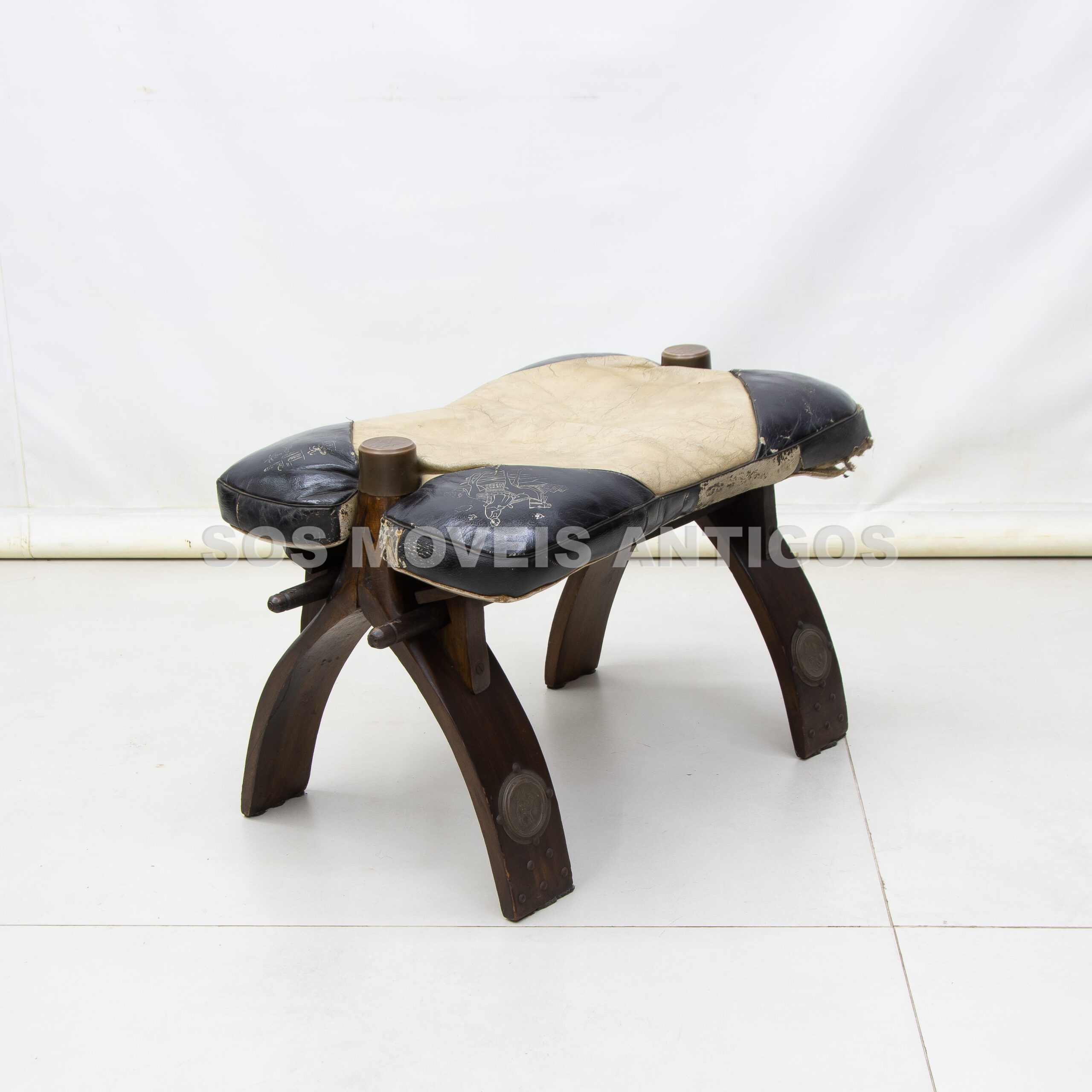 BANQUETA SELA DE CAMELO – MARROQUINO – SOSMOVEISANTIGOS – ANTIQUARIO SP (4)