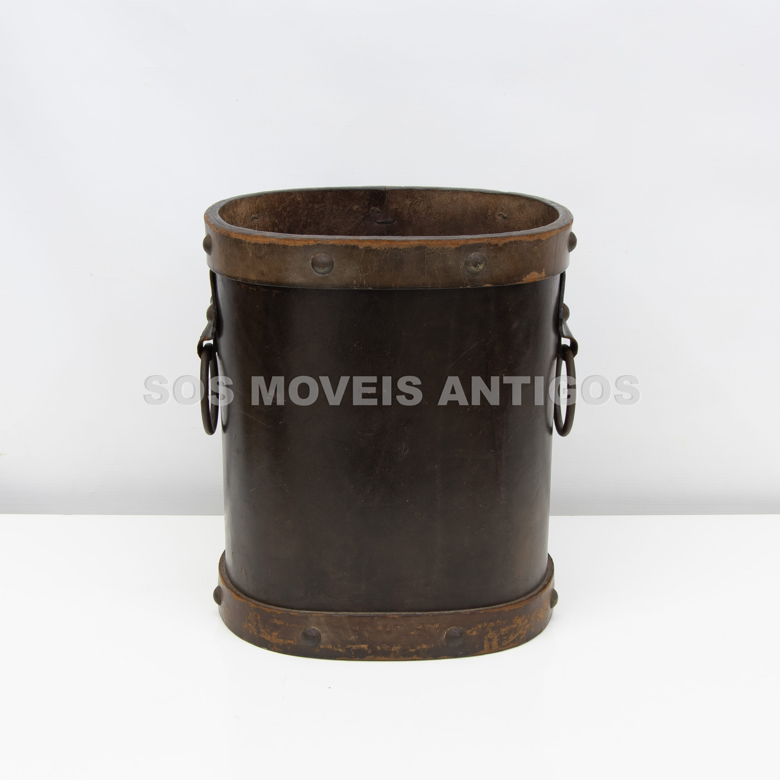 CACHEPOT EM COURO – SOSMOVEISANTIGOS – ANTIQUARIO SP (2)