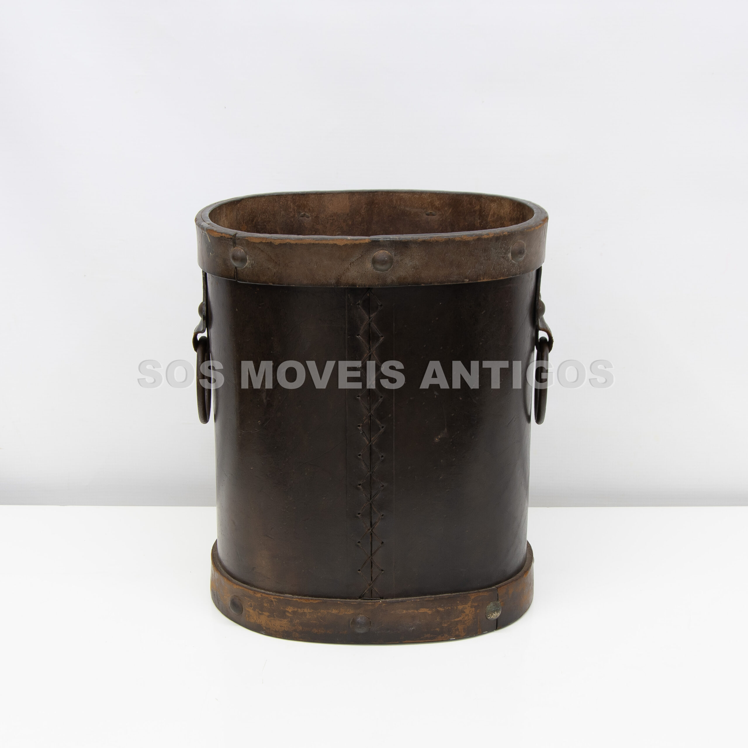 CACHEPOT EM COURO – SOSMOVEISANTIGOS – ANTIQUARIO SP (3)