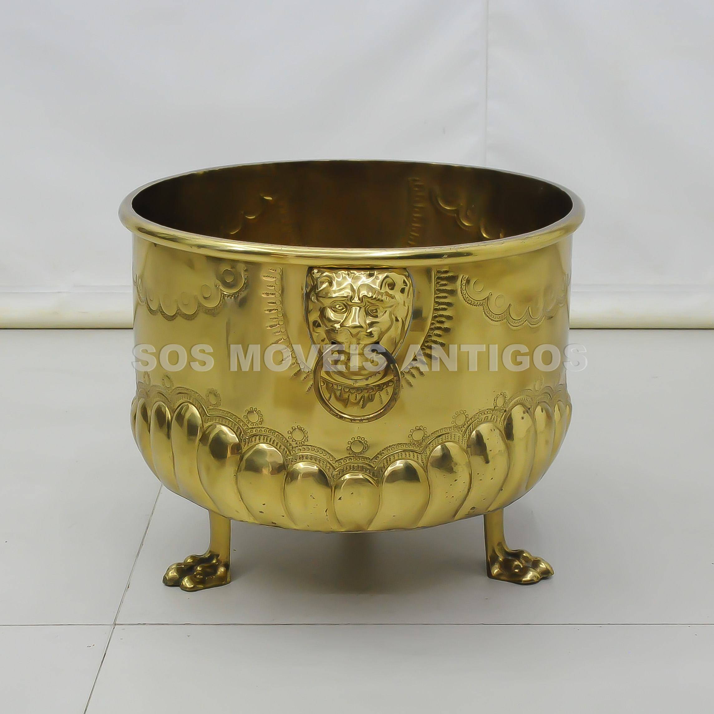 CACHEPOT EM LATÃO DOURADO TRABALHADO – SOSMOVEISANTIGOS – ANTIQUARIO SP1 (1)