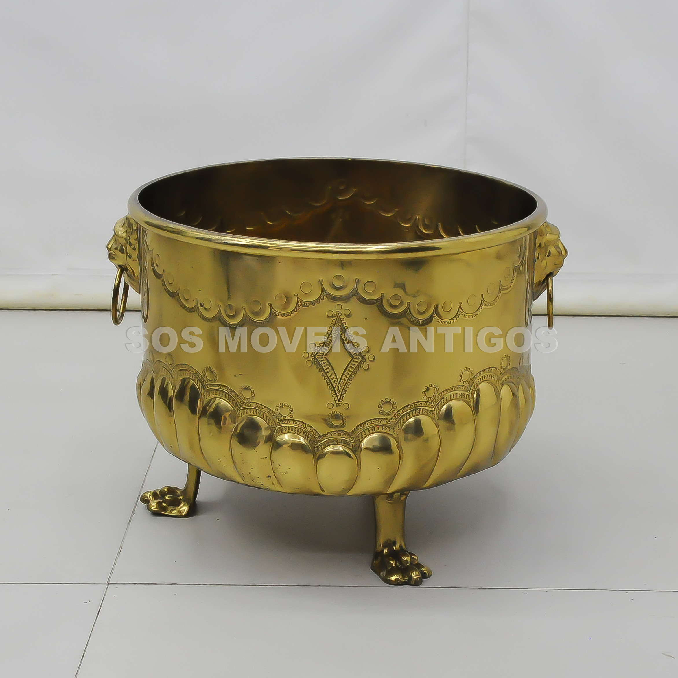 CACHEPOT EM LATÃO DOURADO TRABALHADO – SOSMOVEISANTIGOS – ANTIQUARIO SP1 (3)