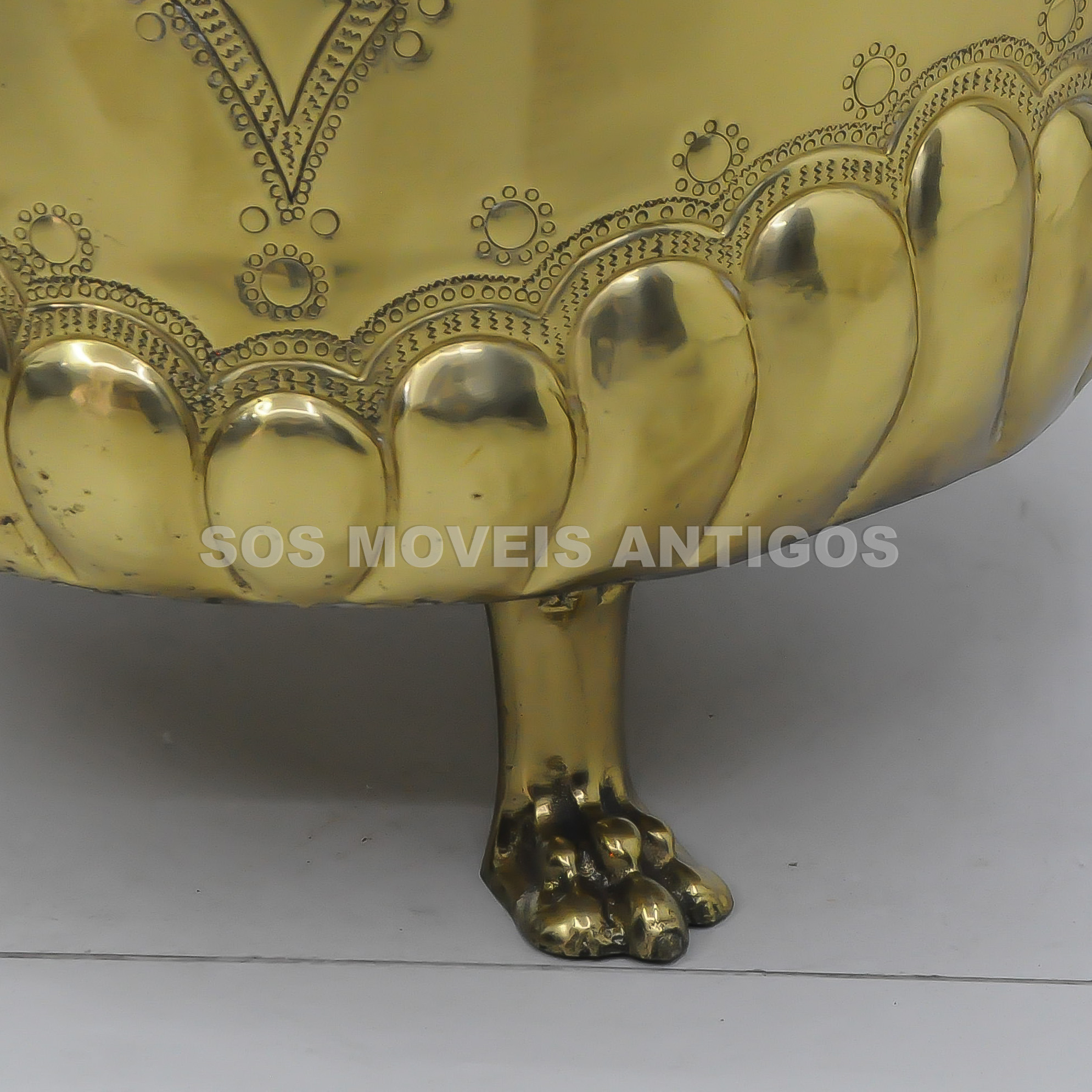 CACHEPOT EM LATÃO DOURADO TRABALHADO – SOSMOVEISANTIGOS – ANTIQUARIO SP1 (4)