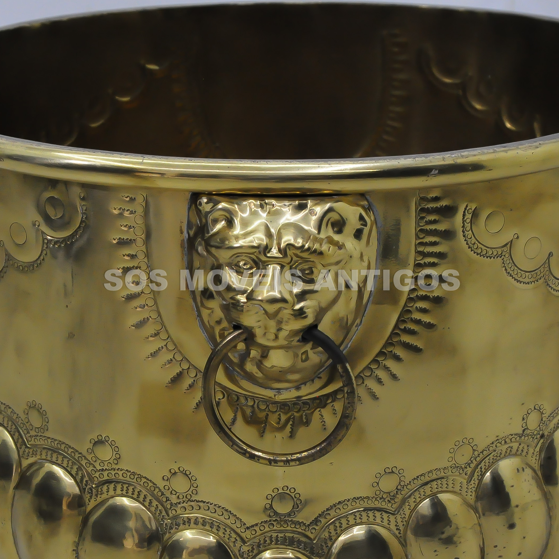 CACHEPOT EM LATÃO DOURADO TRABALHADO – SOSMOVEISANTIGOS – ANTIQUARIO SP1 (6)
