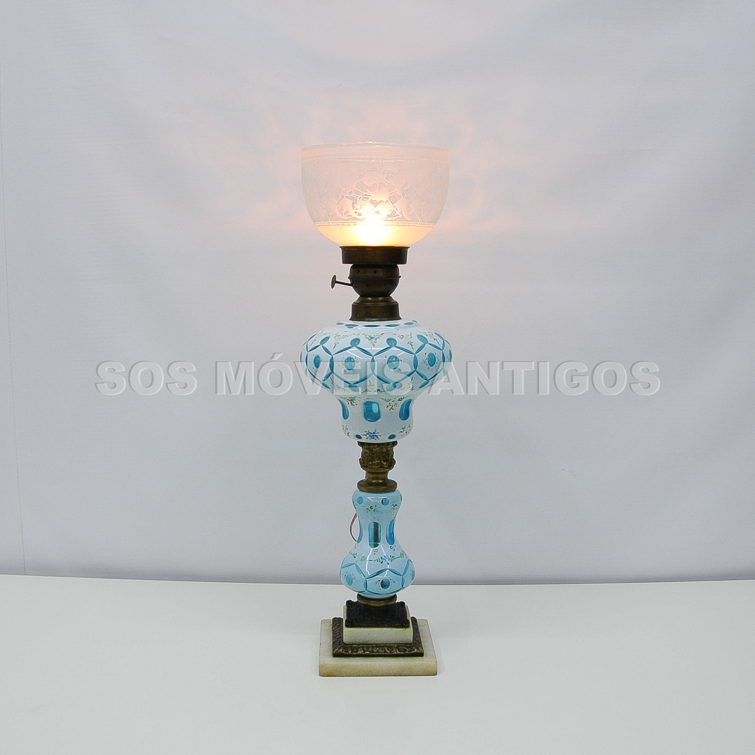 LUMINÁRIA DE MESA EM CRISTAL OVERLAY – SOSMOVEISANTIGOS – ANTIQUARIO SP (2)