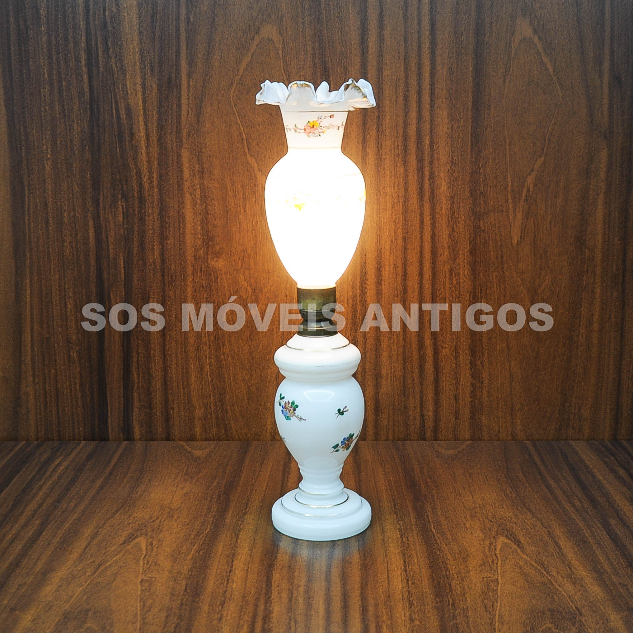 LUMINÁRIA DE MESA EM OPALINA – SOSMOVEISANTIGOS – ANTIQUARIO SP (2)