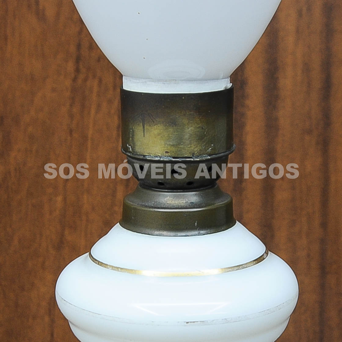 LUMINÁRIA DE MESA EM OPALINA – SOSMOVEISANTIGOS – ANTIQUARIO SP (6)
