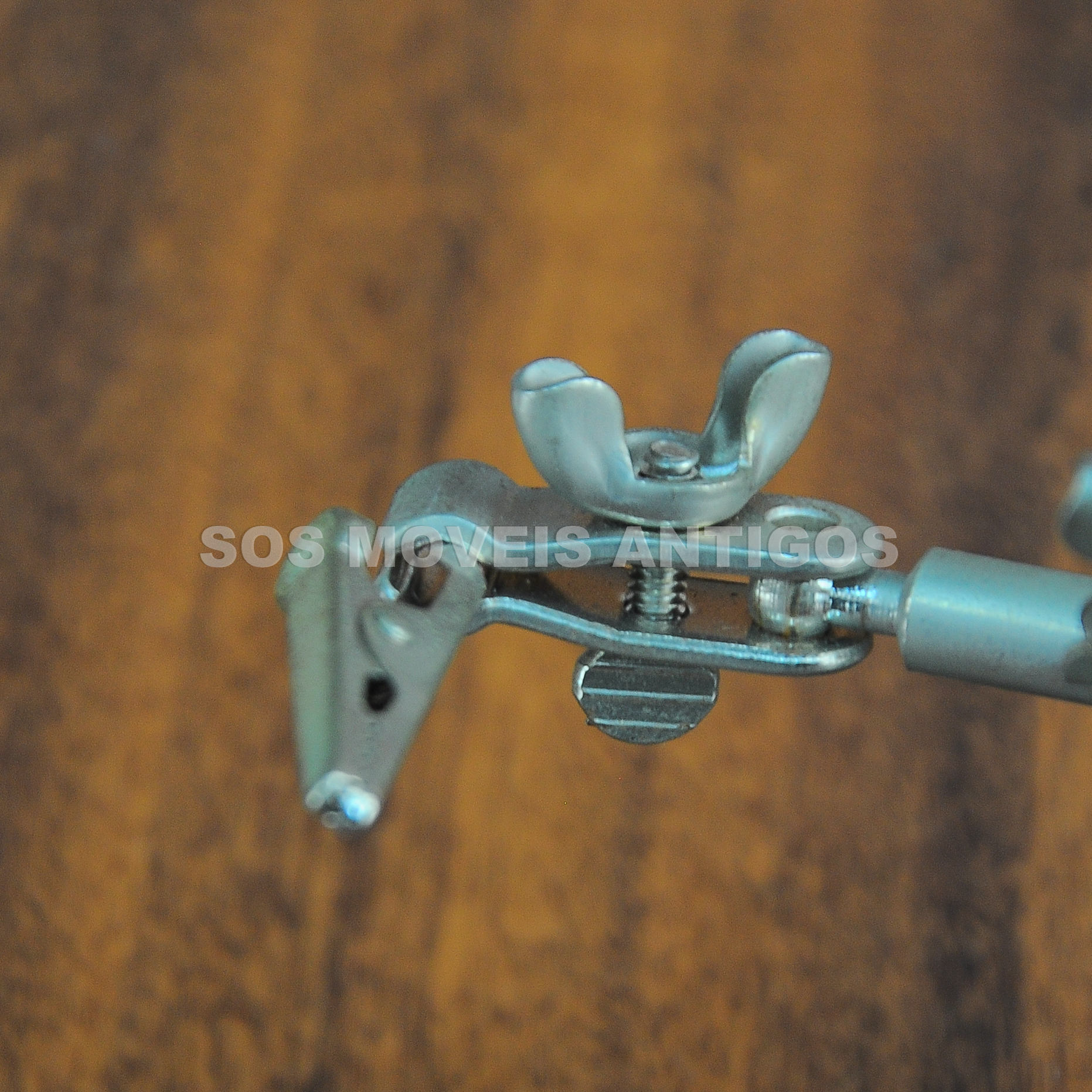 LUPA DE MESA EM METAL – SOSMOVEISANTIGOS – ANTIQUARIO SP (1)