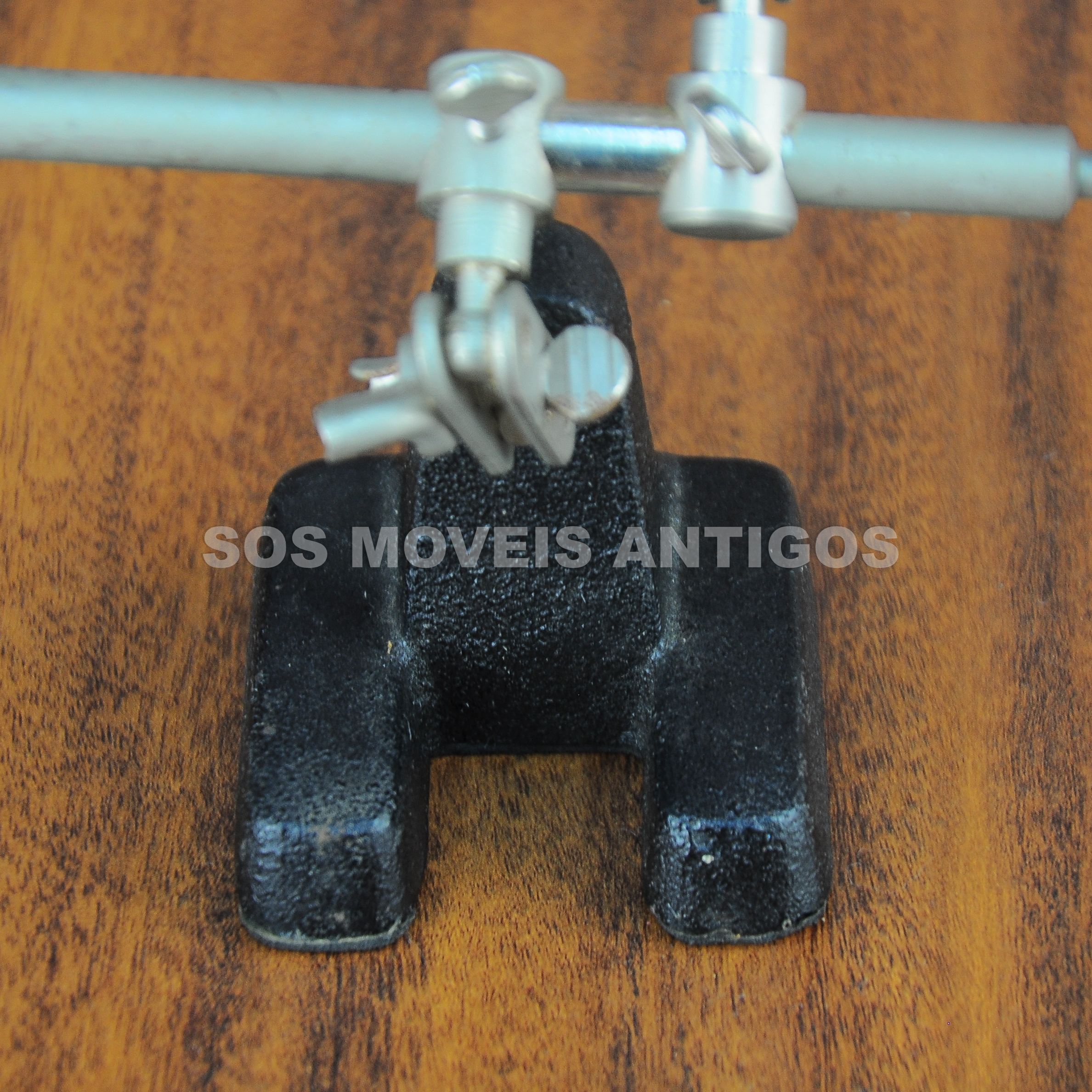 LUPA DE MESA EM METAL – SOSMOVEISANTIGOS – ANTIQUARIO SP (7)