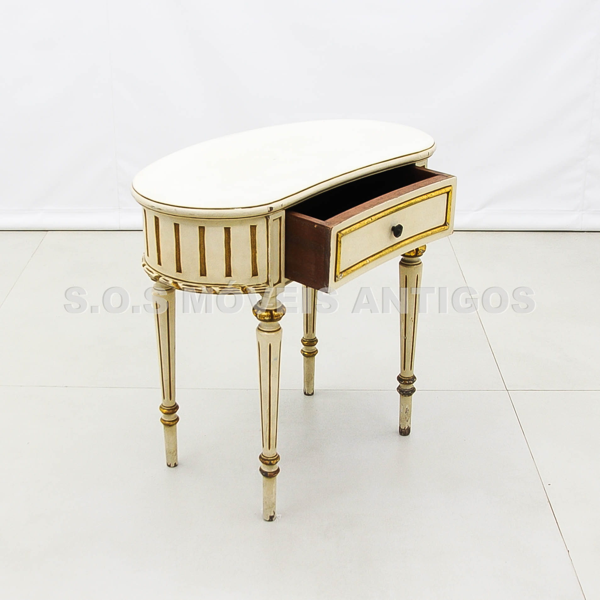MESA DE CABECEIRA-CRIADO MUDO ESTILO LUÍS XVI – SOSMOVEISANTIGOS – ANTIQUARIO SP (4)