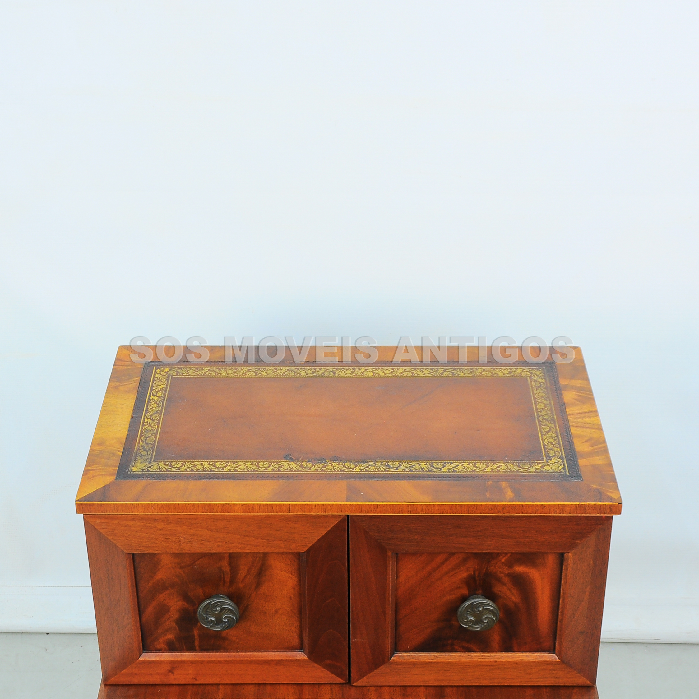 MESA LATERAL INGLESA – SOSMOVEISANTIGOS – ANTIQUARIO SP (11)