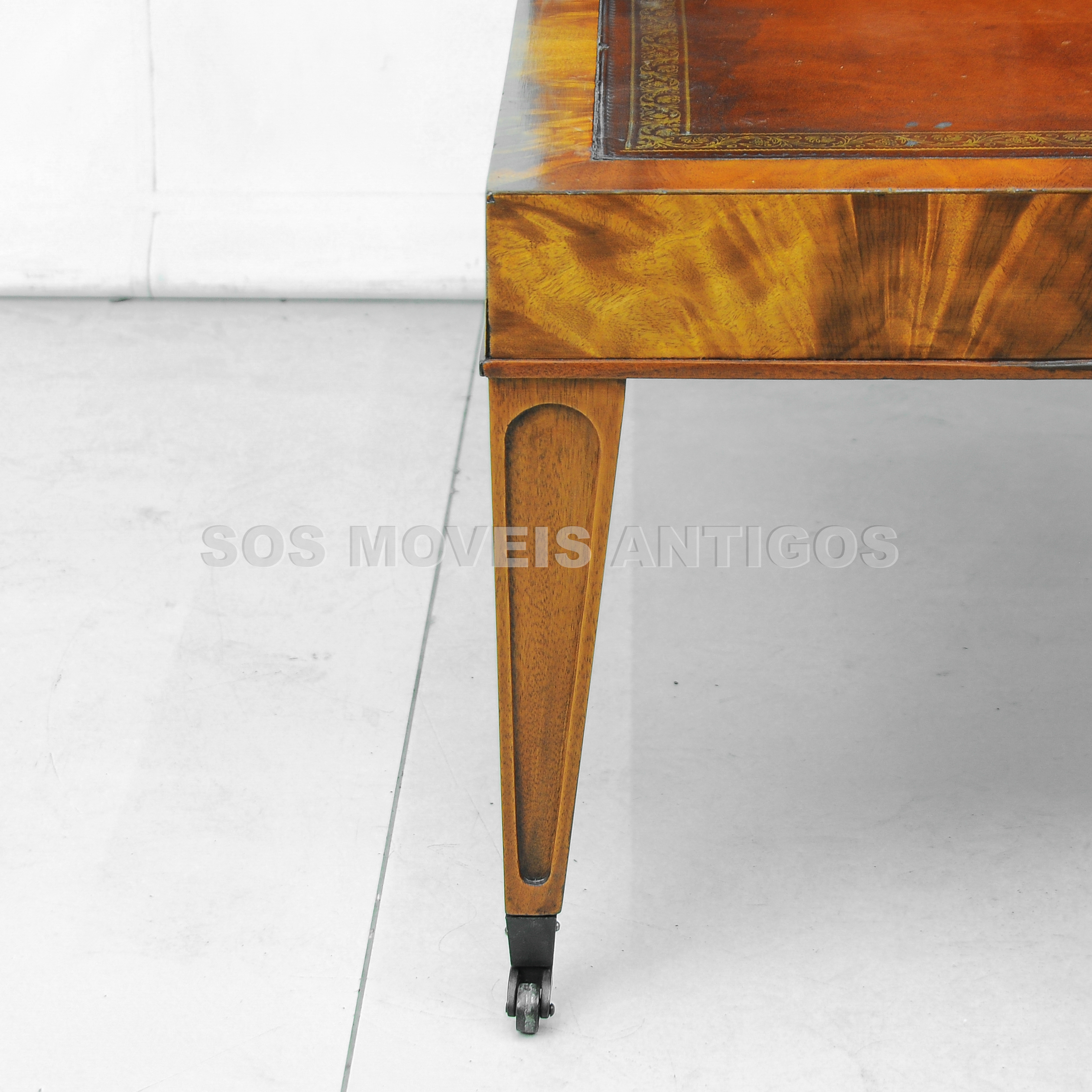MESA LATERAL INGLESA – SOSMOVEISANTIGOS – ANTIQUARIO SP (13)