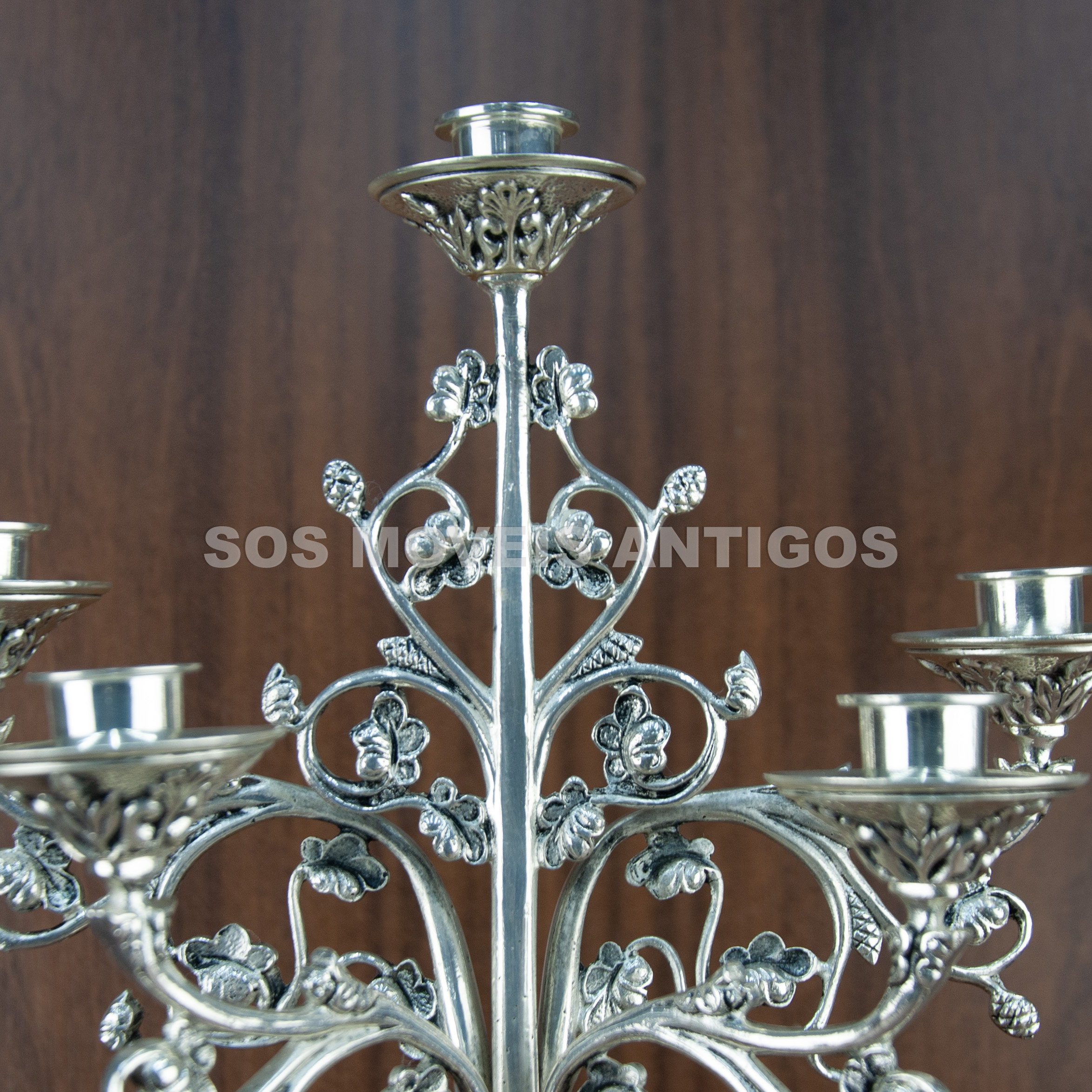 PAR DE CANDELABROS EM METAL ESPESSURADO A PRATA – SOSMOVEISANTIGOS – ANTIQUARIO SP (10)