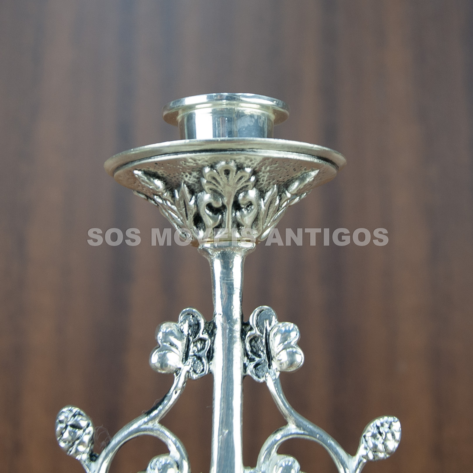 PAR DE CANDELABROS EM METAL ESPESSURADO A PRATA – SOSMOVEISANTIGOS – ANTIQUARIO SP (12)