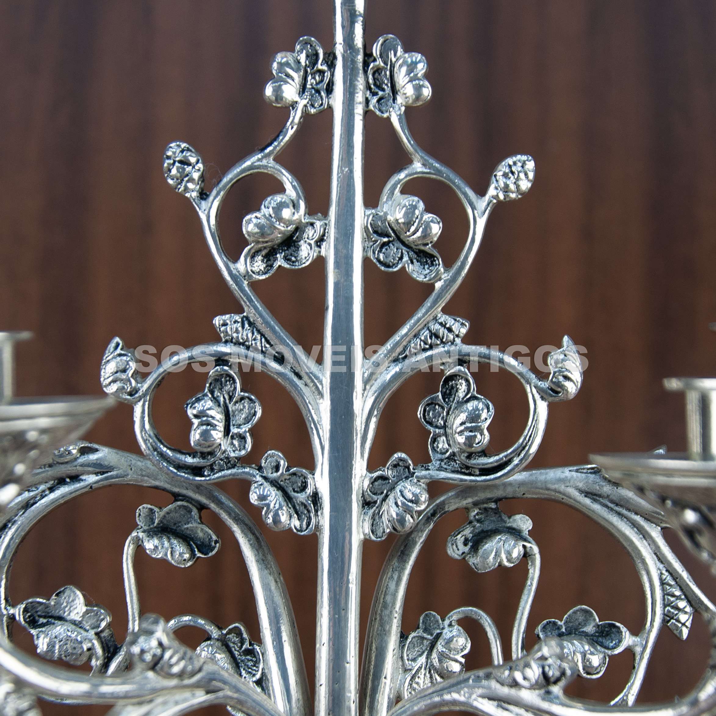 PAR DE CANDELABROS EM METAL ESPESSURADO A PRATA – SOSMOVEISANTIGOS – ANTIQUARIO SP (13)