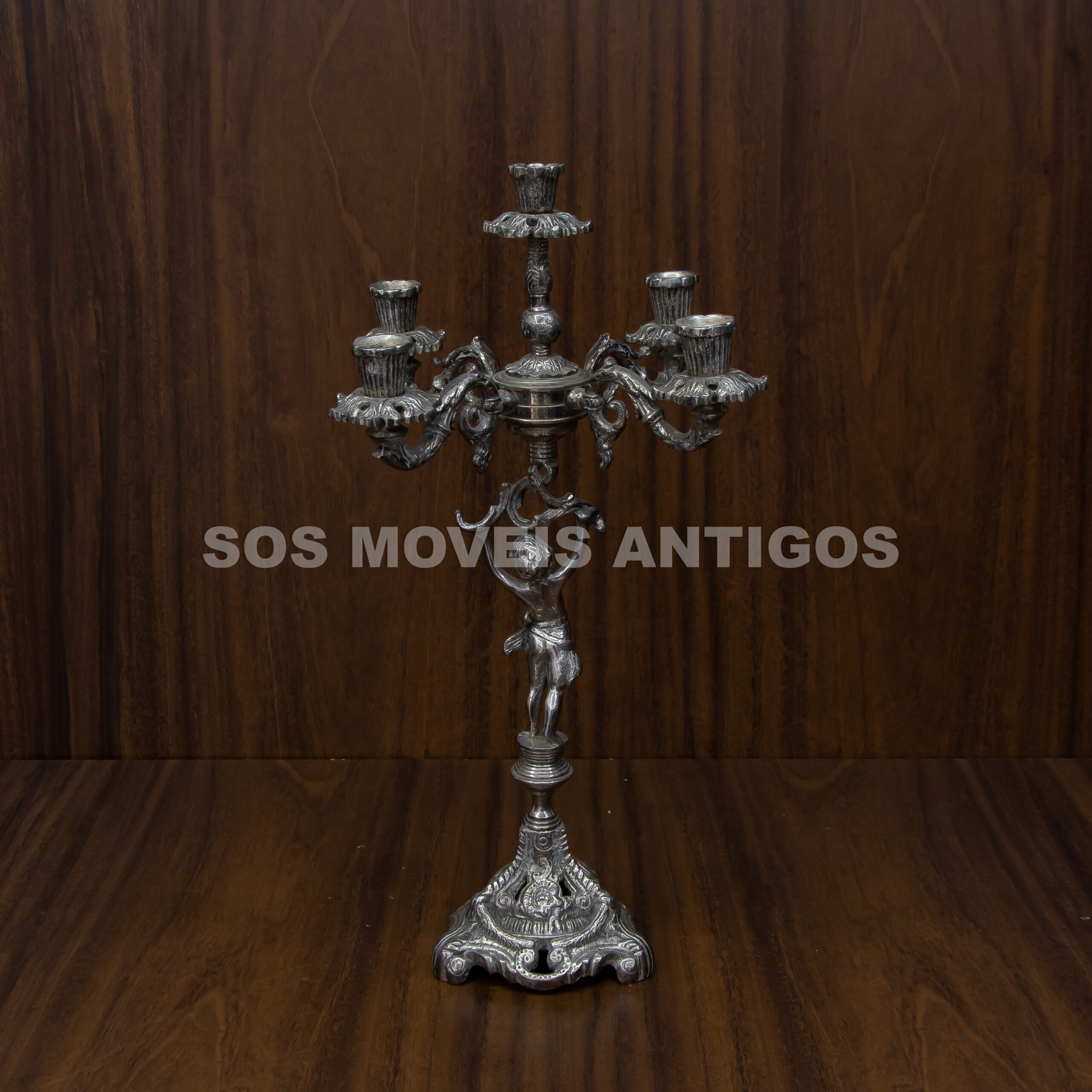 PAR DE CANDELABROS EM METAL ESPESSURADO A PRATA – SOSMOVEISANTIGOS – ANTIQUARIO SP (4)