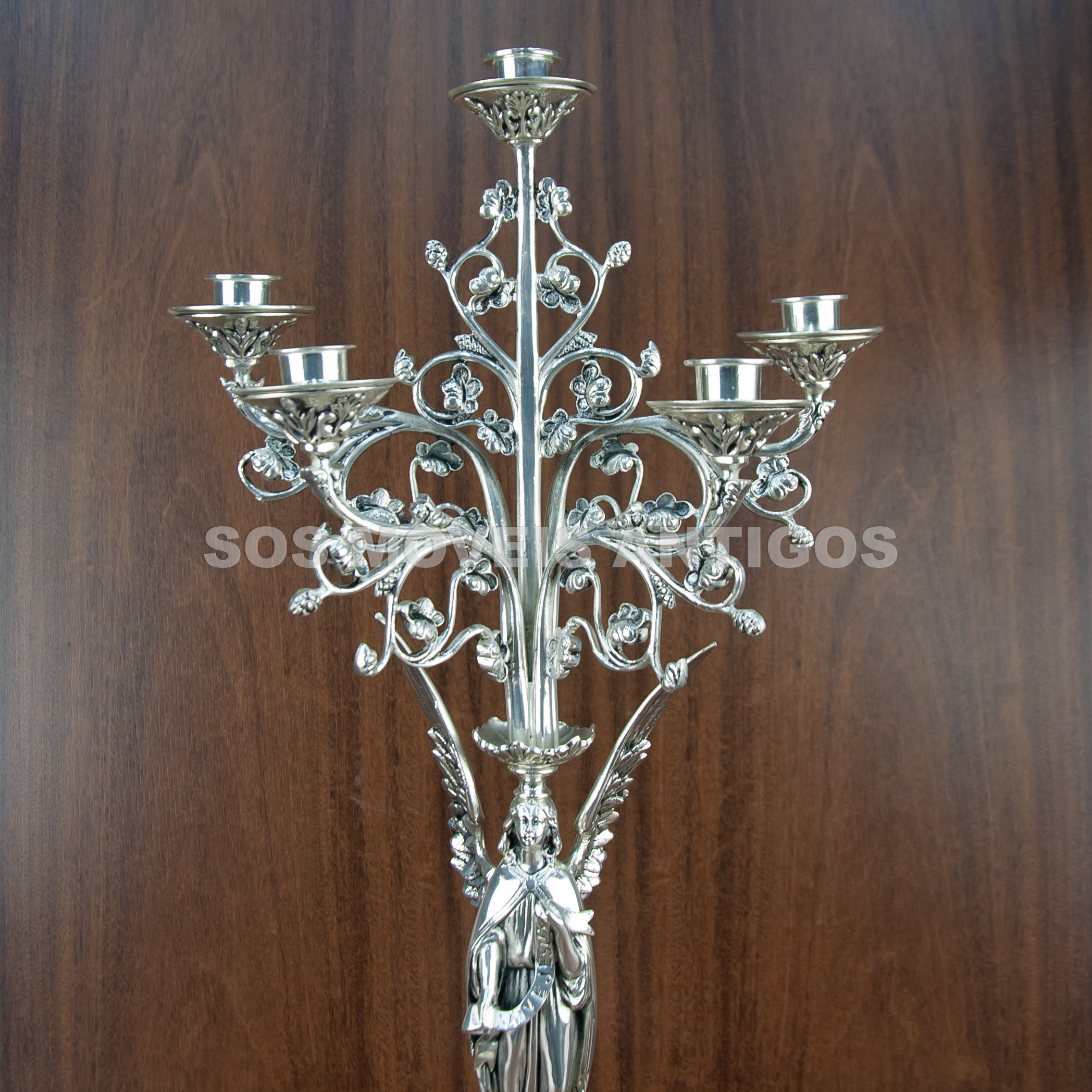 PAR DE CANDELABROS EM METAL ESPESSURADO A PRATA – SOSMOVEISANTIGOS – ANTIQUARIO SP (6)