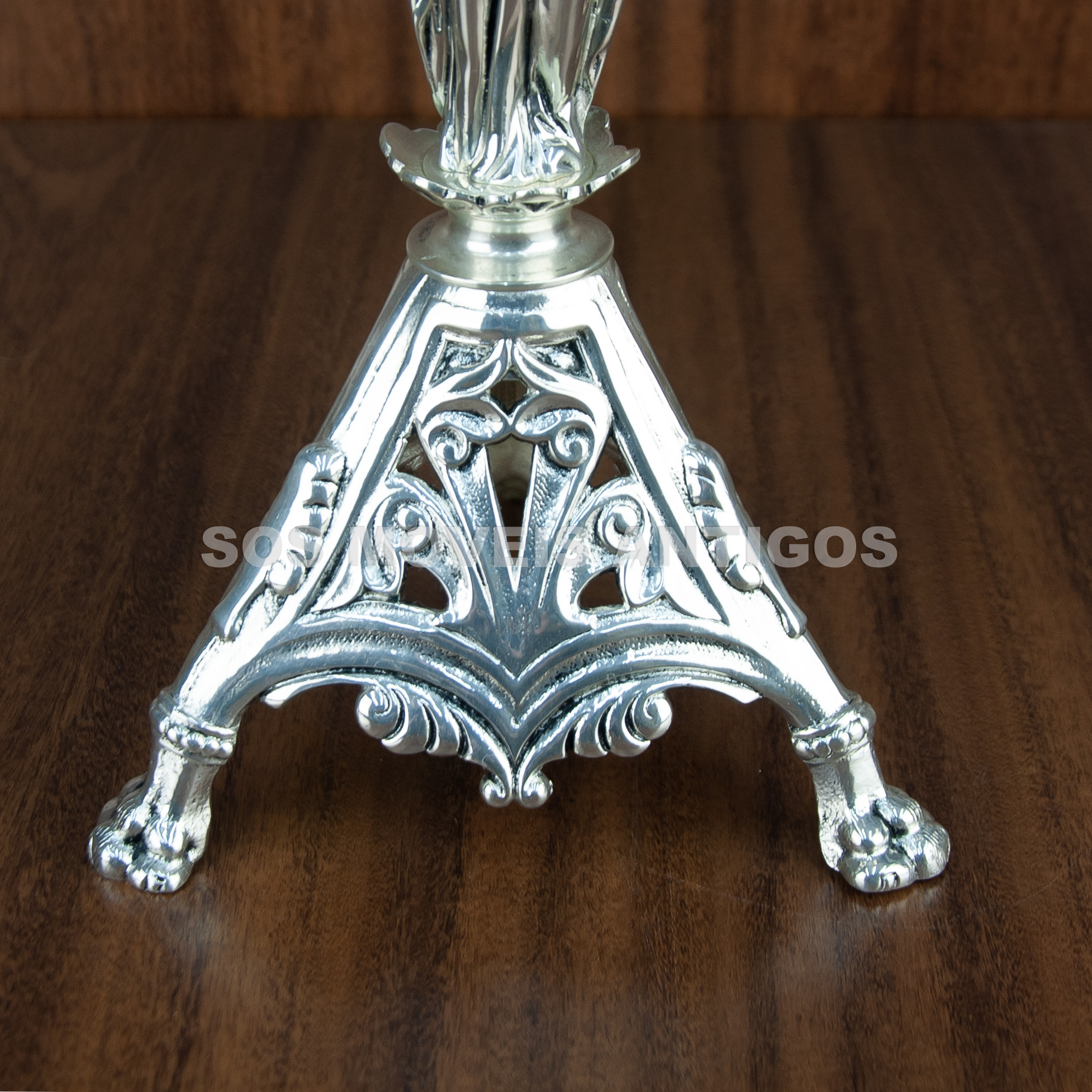 PAR DE CANDELABROS EM METAL ESPESSURADO A PRATA – SOSMOVEISANTIGOS – ANTIQUARIO SP (8)