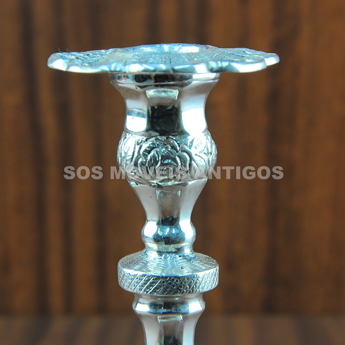 PAR DE CASTIÇAIS EM METAL ESPESSURADO A PARATA – SOSMOVEISANTIGOS – ANTIQUARIO SP (5)