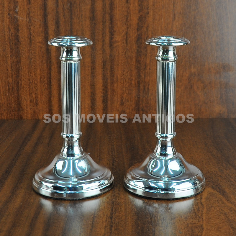 PAR DE CASTIÇAIS EM METAL ESPESSURADO A PRATA – SOSMOVEISANTIGOS – ANTIQUARIO SP (2)