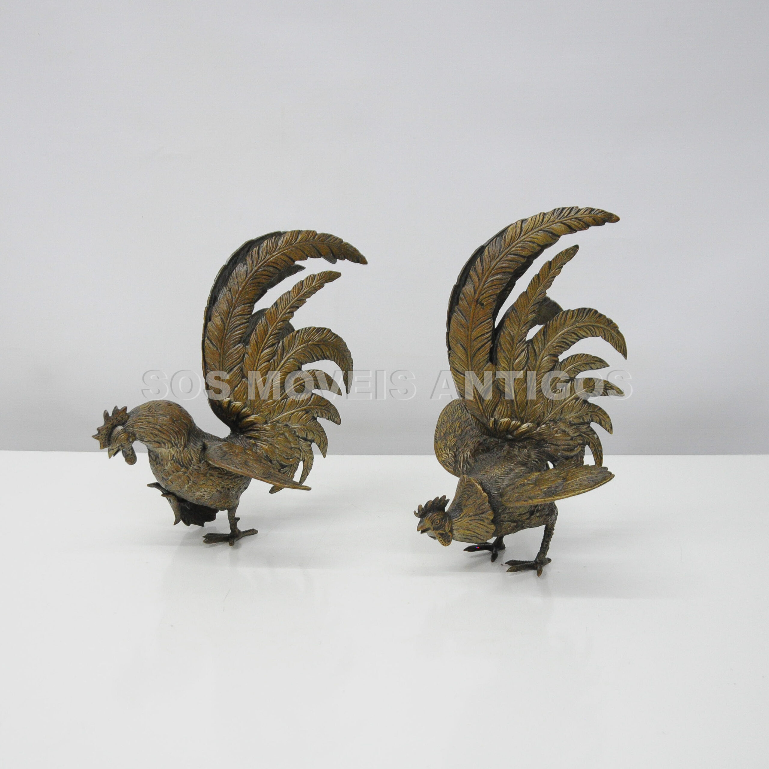 PAR DE ESCULTURAS REPRESENTANDO BRIGA DE GALO – SOSMOVEISANTIGOS – ANTIQUARIO SP (16)