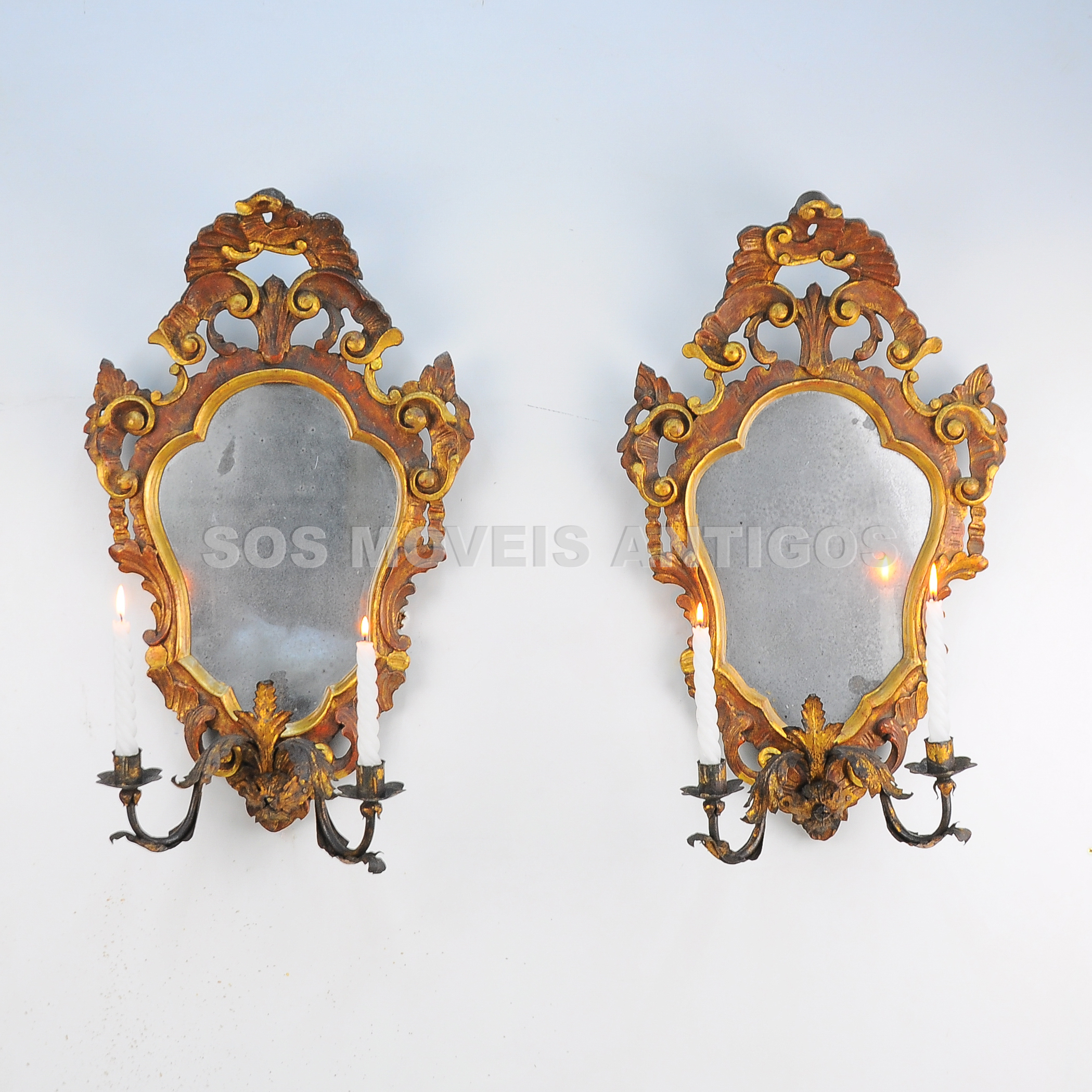 PAR DE ESPELHOS COM SUPORTE PARA 02 VELAS – SOSMOVEISANTIGOS – ANTIQUARIO SP (1)