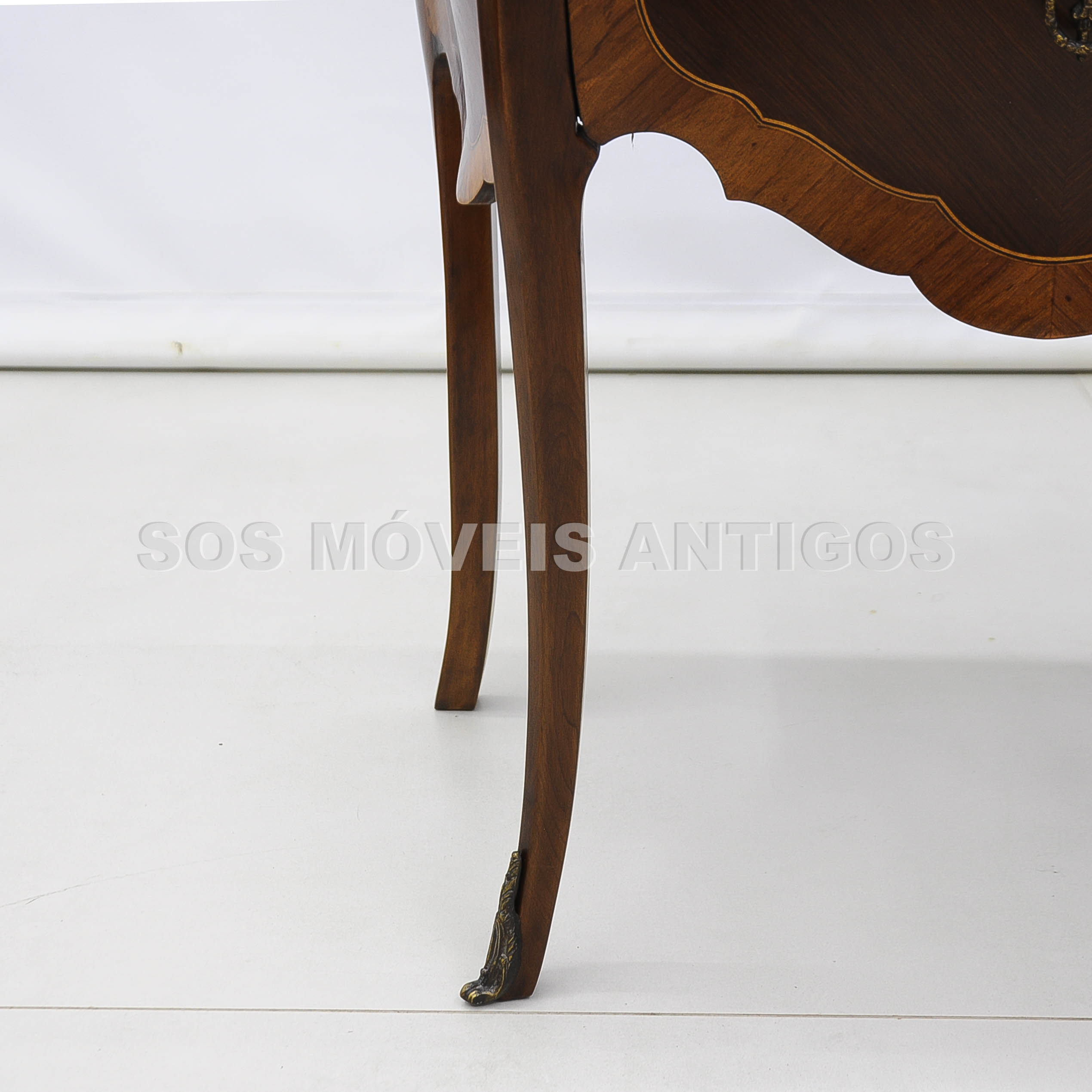 PAR DE MESAS DE CABECEIRA-CRIADO MUDO ESTILO FRANCÊS – SOSMOVEISANTIGOS – ANTIQUARIO SP (2)