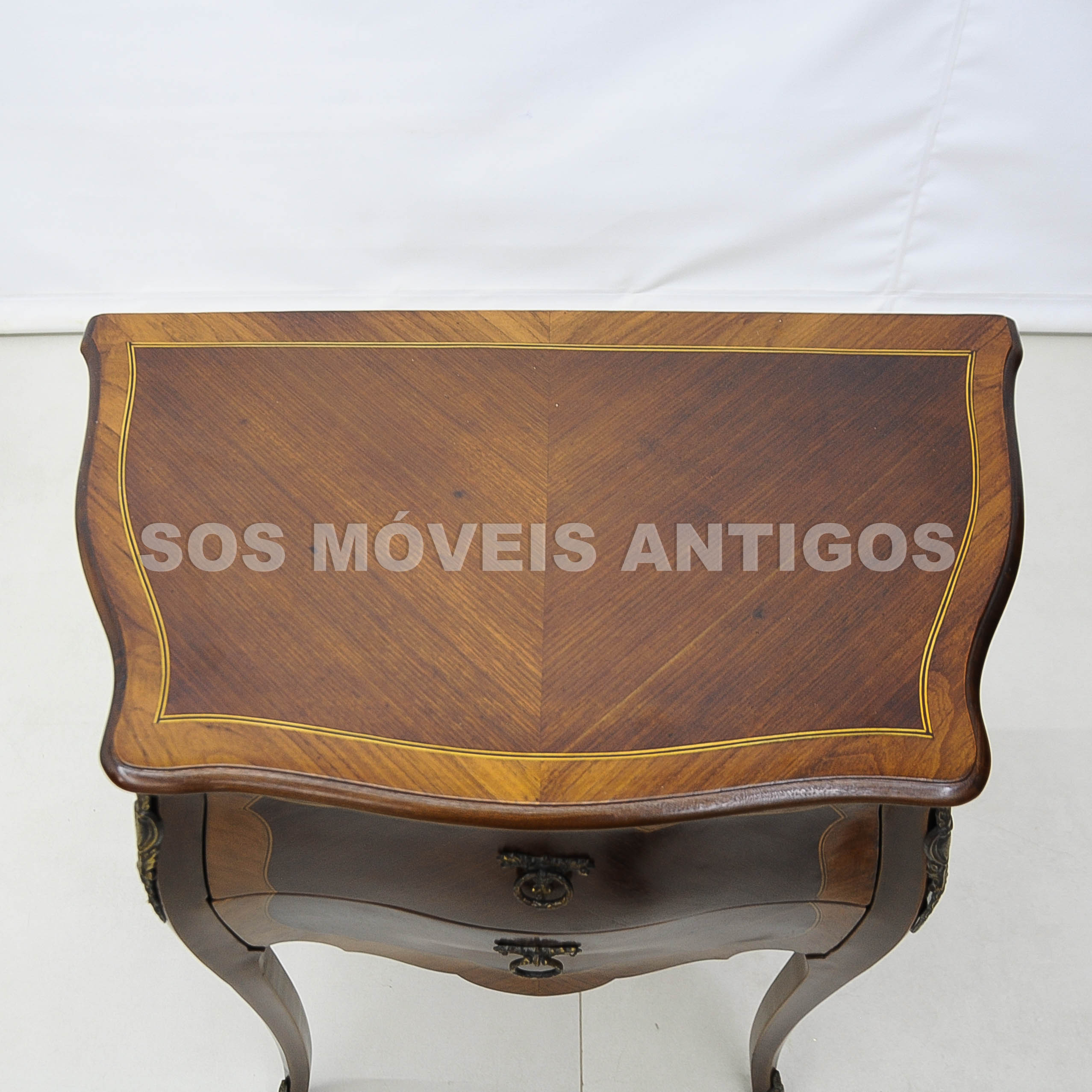 PAR DE MESAS DE CABECEIRA-CRIADO MUDO ESTILO FRANCÊS – SOSMOVEISANTIGOS – ANTIQUARIO SP (7)