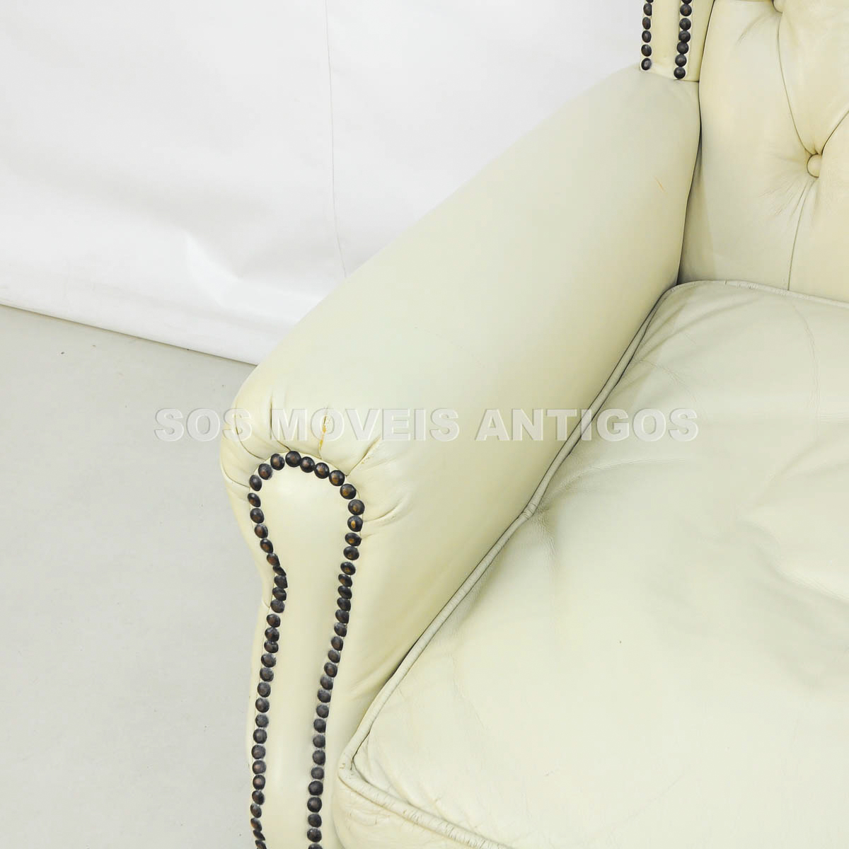 POLTRONA BERGER COM BANQUETA – SOSMOVEISANTIGOS – ANTIQUARIO SP (10)