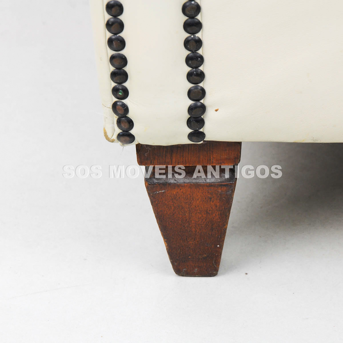 POLTRONA BERGER COM BANQUETA – SOSMOVEISANTIGOS – ANTIQUARIO SP (12)