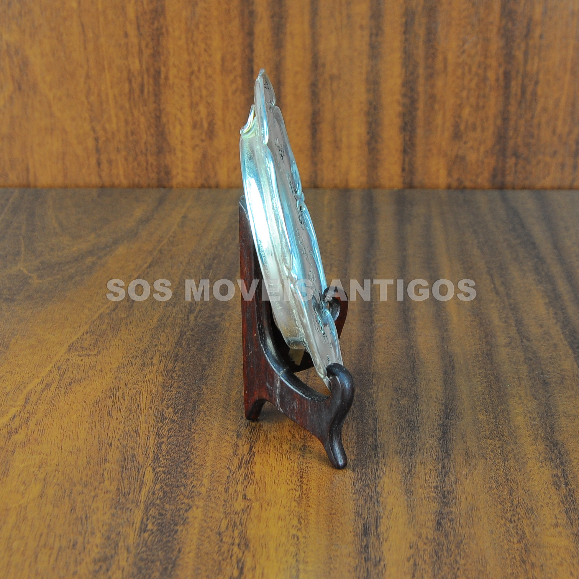 PORTA GARRAFA EM METAL ESPESSURADO A PRATA – SOSMOVEISANTIGOS – ANTIQUARIO SP (3)