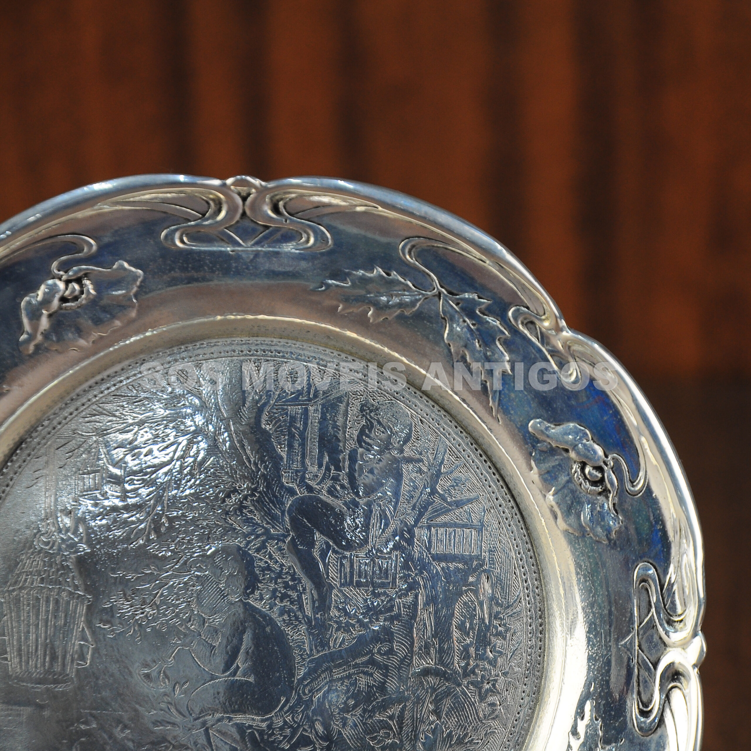 PORTA GARRAFA EM METAL ESPESSURADO A PRATA – SOSMOVEISANTIGOS – ANTIQUARIO SP (7)