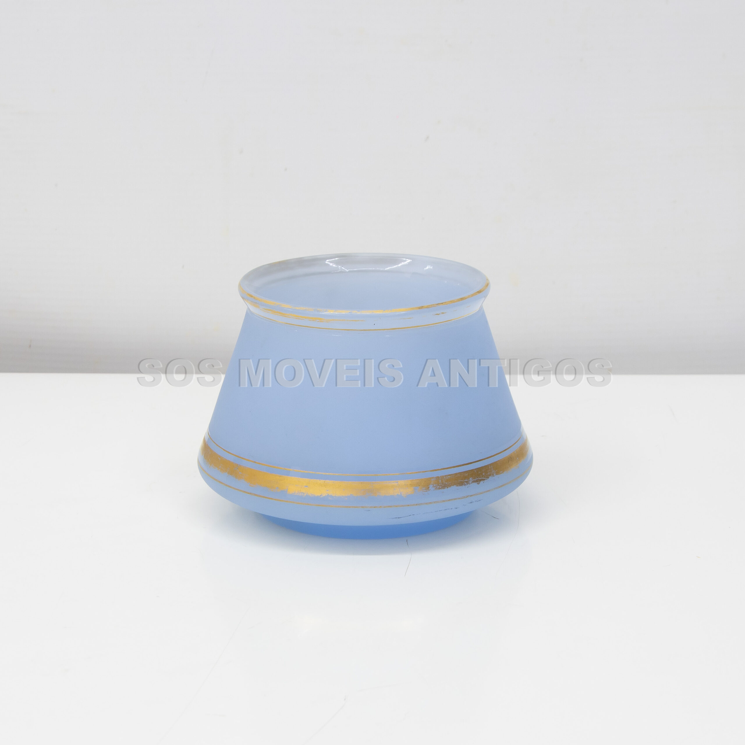 VASO EM OPALINA – SOSMOVEISANTIGOS – ANTIQUARIO SP